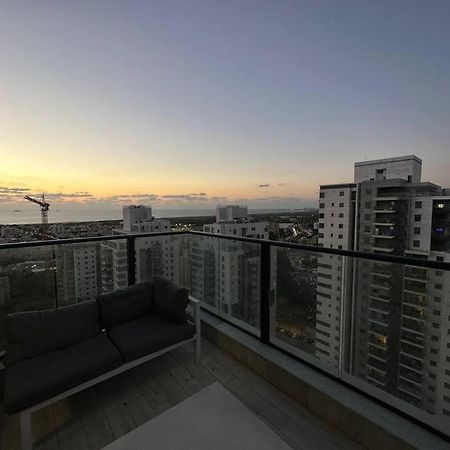 Elegant 3 Bedroom Ocean View Condo In Kiryat Yam Qiryat Yam Exterior photo