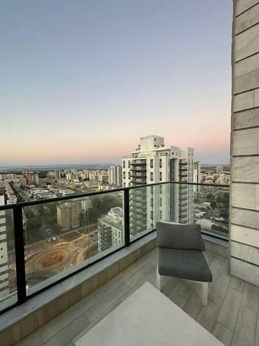 Elegant 3 Bedroom Ocean View Condo In Kiryat Yam Qiryat Yam Exterior photo