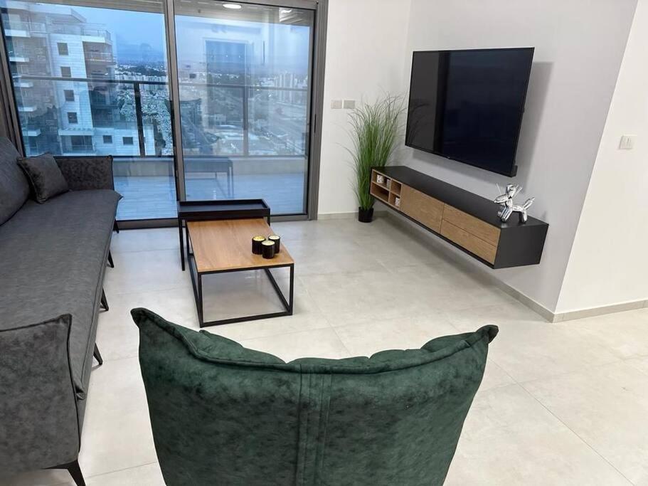 Elegant 3 Bedroom Ocean View Condo In Kiryat Yam Qiryat Yam Exterior photo